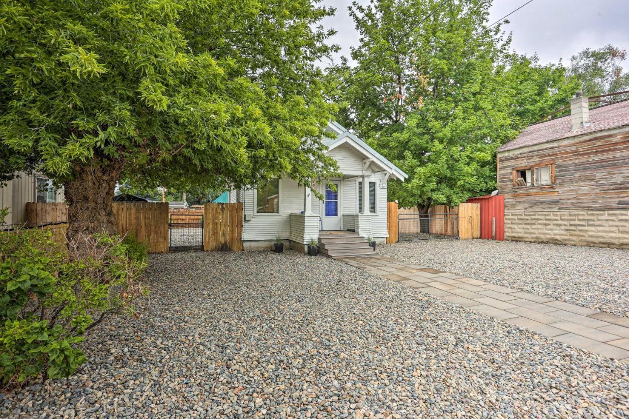 Pet-Friendly Baker City Escape With Private Yard! Exterior photo
