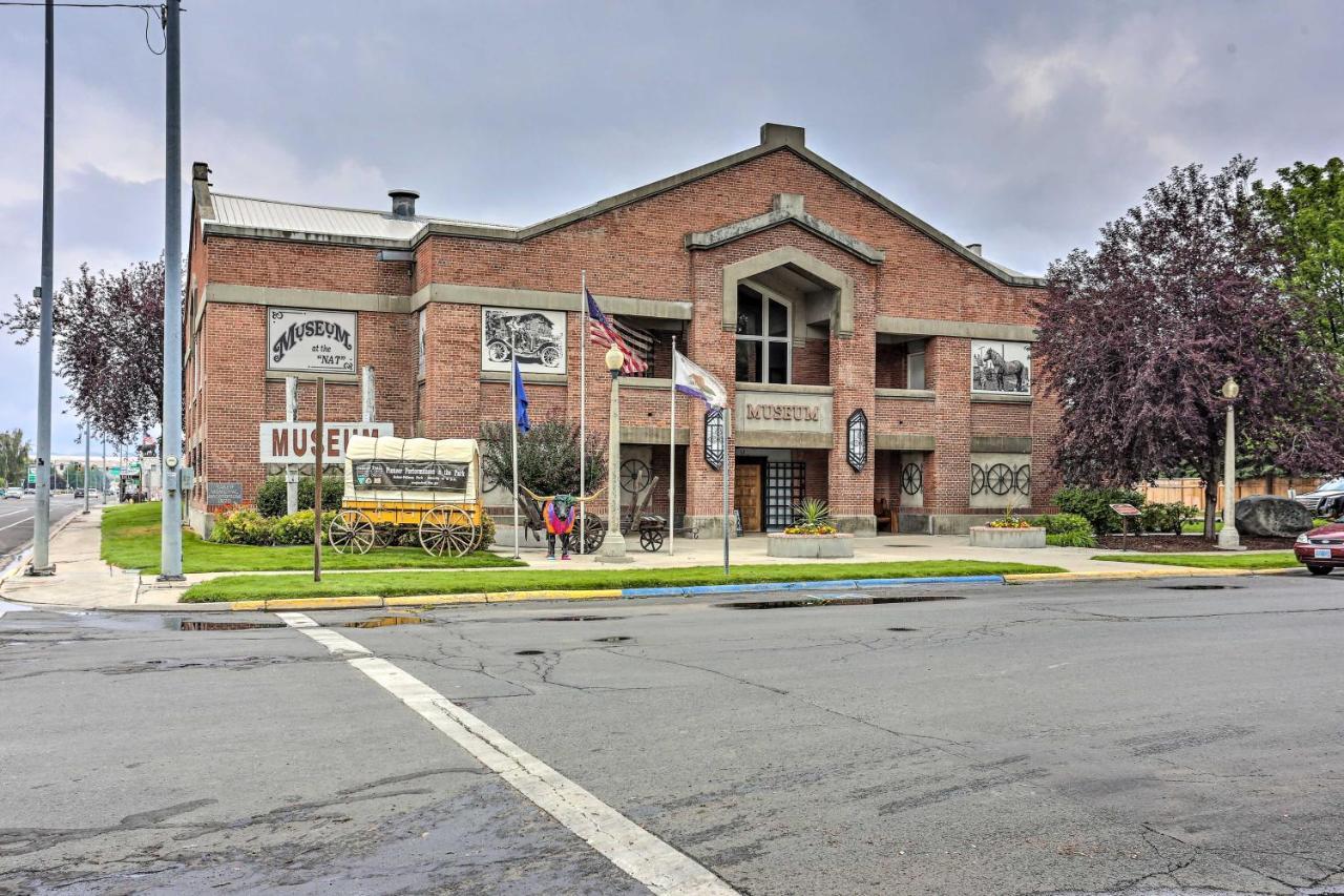 Pet-Friendly Baker City Escape With Private Yard! Exterior photo